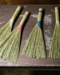Brooms Normal